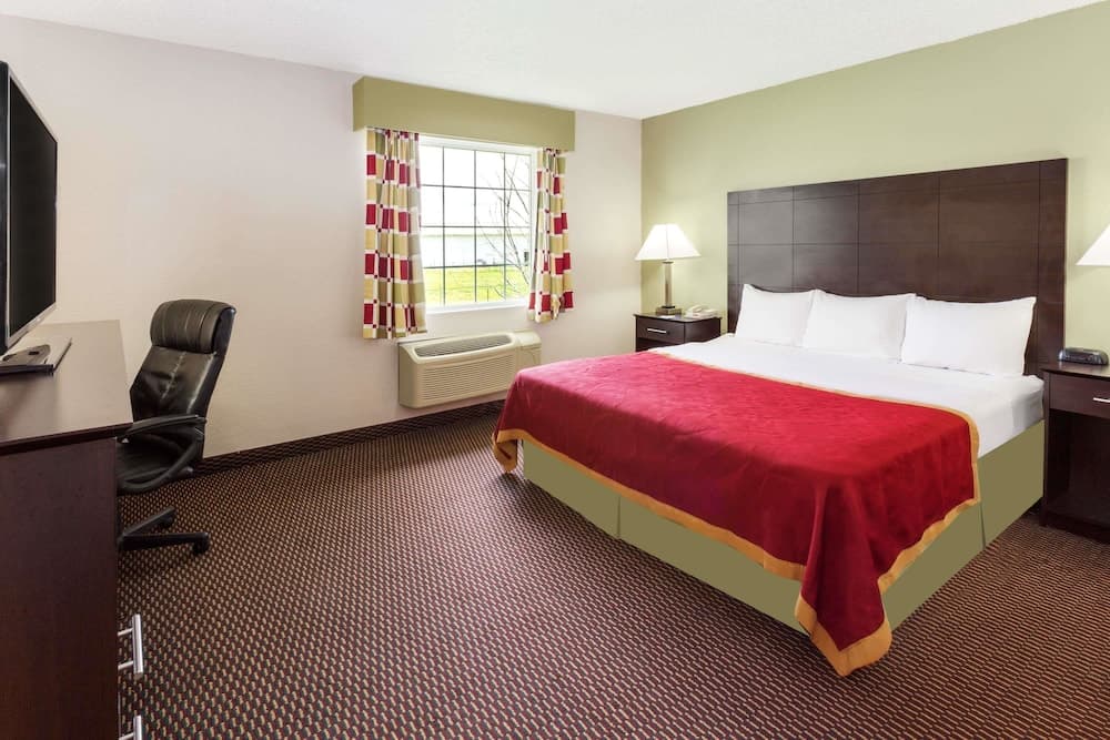Baymont by Wyndham Beloit interior in Beloit, WI — gallery photo 2