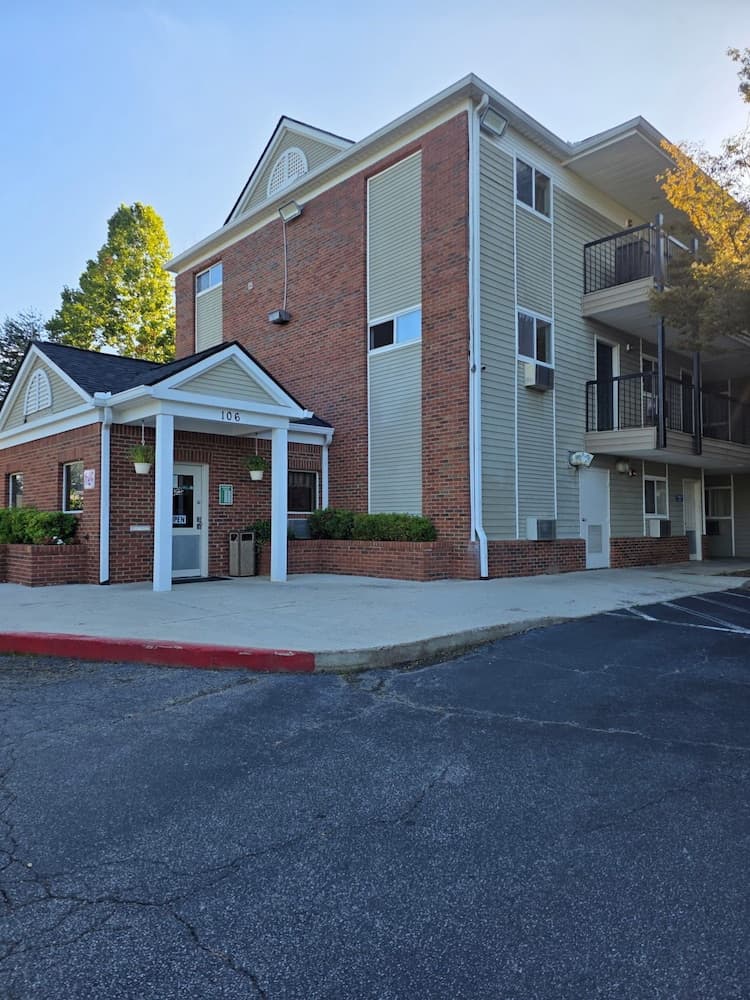 Stay Lodge Woodstock interior in Woodstock, GA — gallery photo 2
