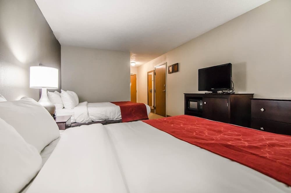 Quality Suites St. Joseph interior in St. Joseph, MO — gallery photo 2