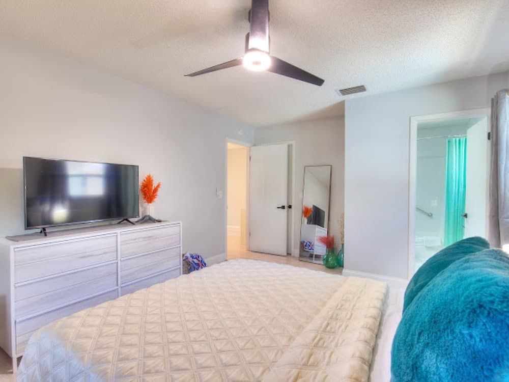 The Mermaid and the Sea Turtle interior in Largo, FL — gallery photo 2