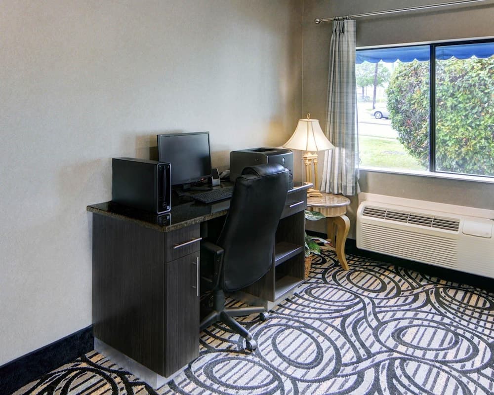 Quality Inn & Suites Grand Prairie South gallery photo in Grand Prairie, TX — image 27