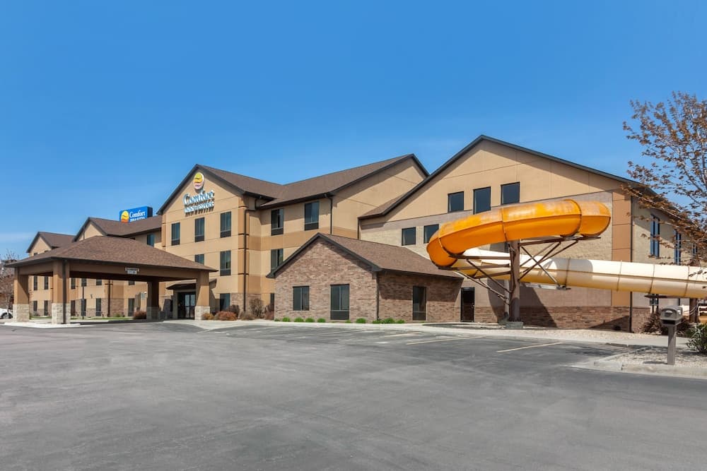 Comfort Inn & Suites Mitchell I-90 interior in Mitchell, SD — gallery photo 2