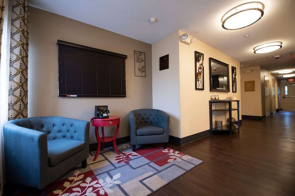 Sonesta Simply Suites Chicago Naperville interior in Warrenville, IL — gallery photo 2