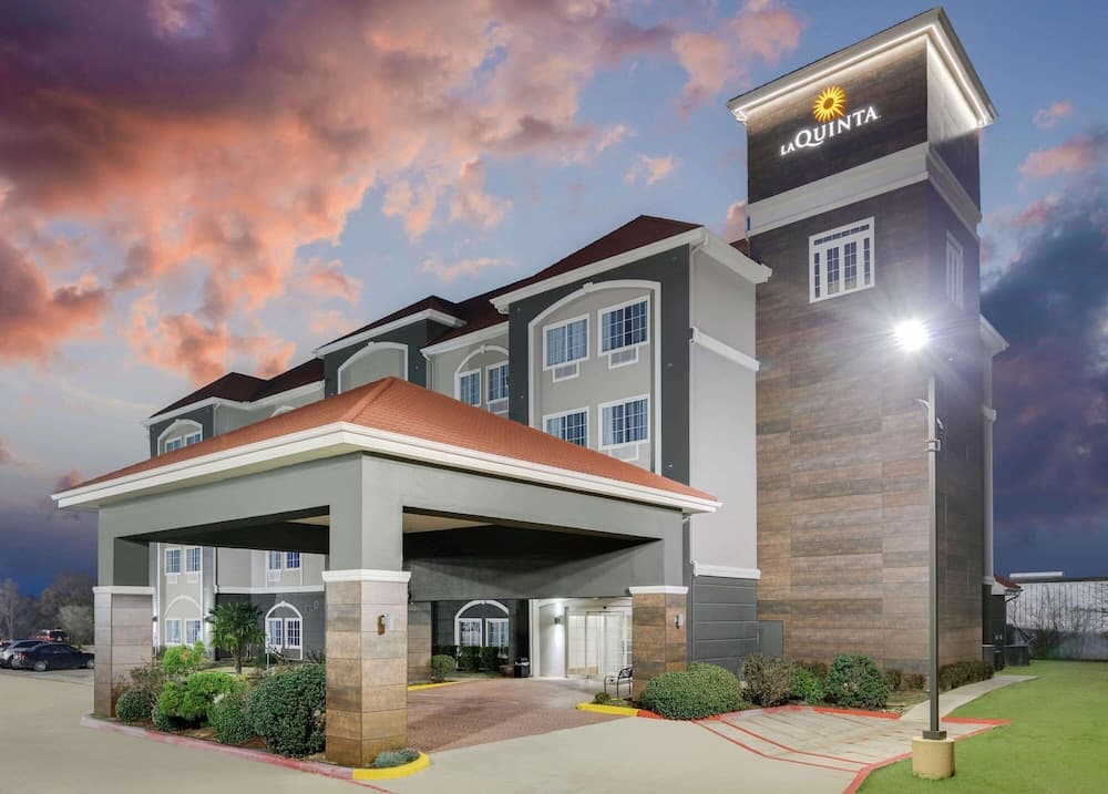 La Quinta Inn & Suites by Wyndham Paris — hotel in Paris, Texas