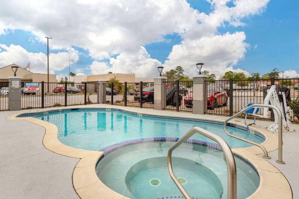 Comfort Suites Shenandoah-The Woodlands gallery photo in The Woodlands, TX — image 10
