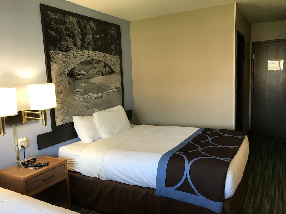 Boarders Inn & Suites by Cobblestone Hotels - Waterloo/Cedar Falls gallery photo in Waterloo, IA — image 8