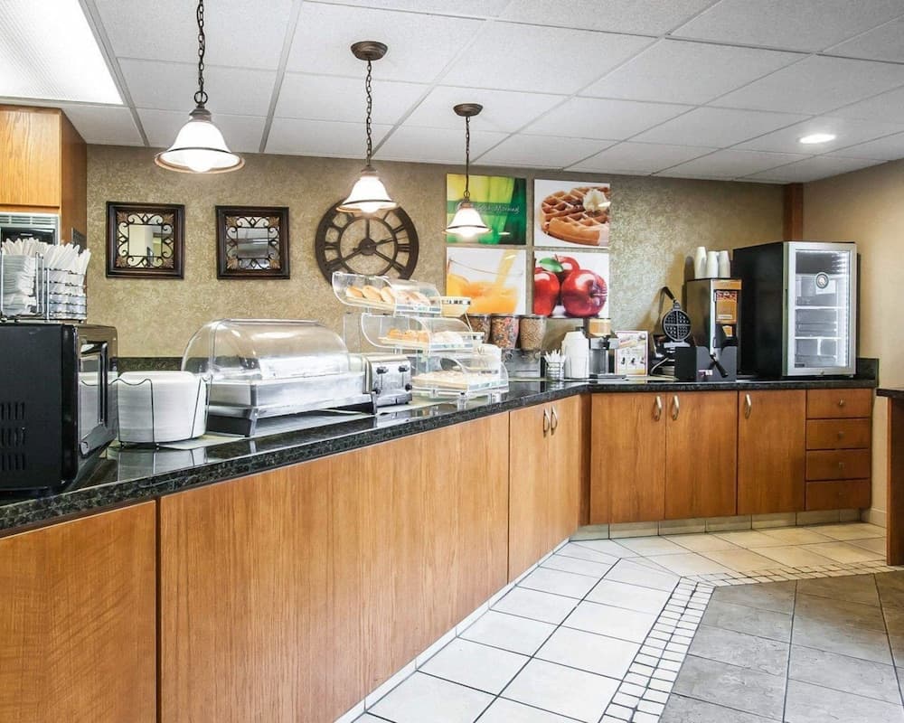 Quality Inn and Suites interior in Springfield, MO — gallery photo 2