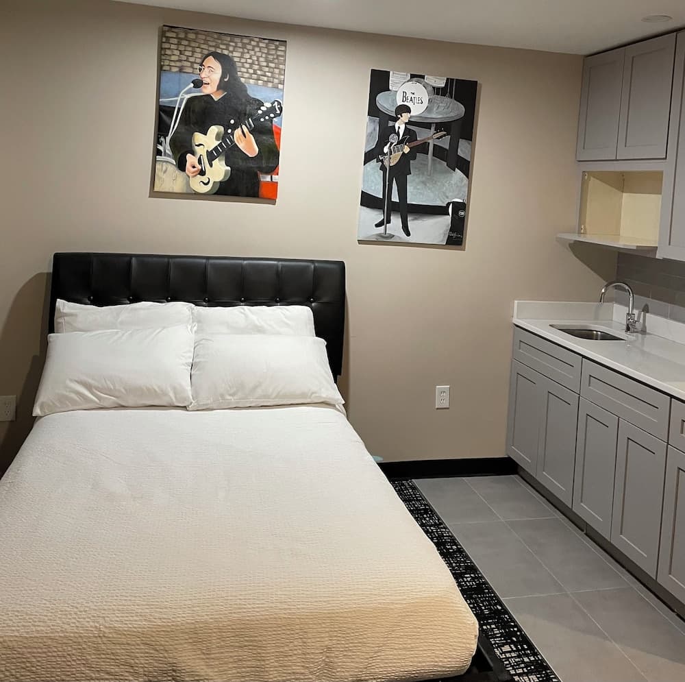 Broadway & Main Hotel property views in Everett, MA — gallery photo 3