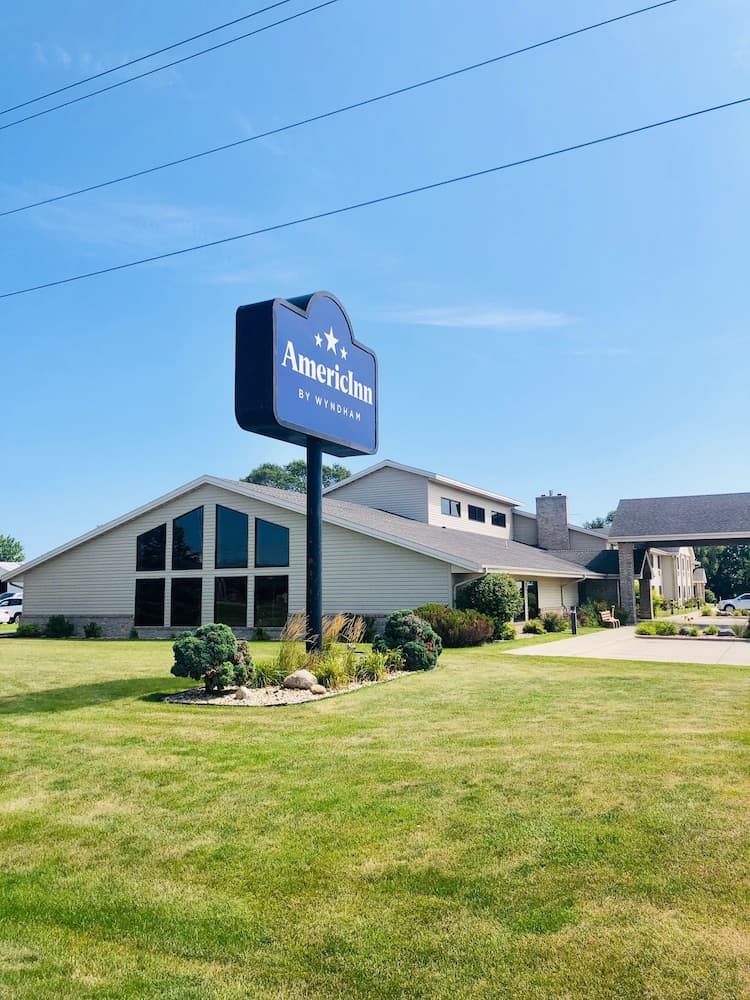 AmericInn by Wyndham Iowa Falls featured exterior or lobby in Iowa Falls, IA — similar hotel