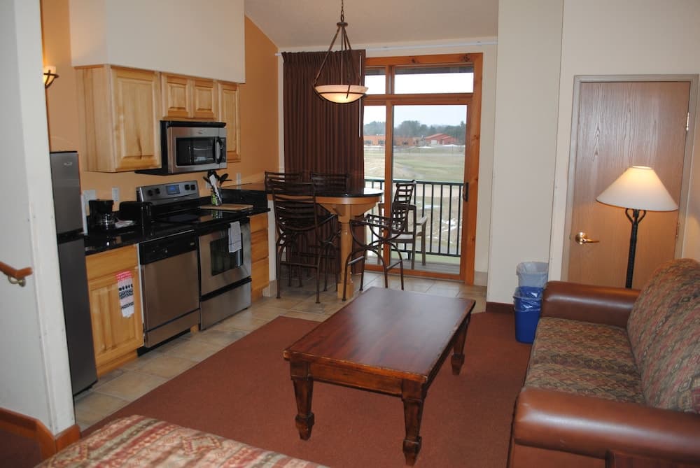 Wisconsin Dells Area Condominiums interior in Wisconsin Dells, WI — gallery photo 2