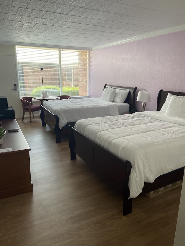 Ramada by Wyndham Butler/Tesla Biohealing Resort gallery photo in Butler, PA — image 10