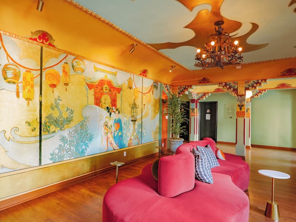 The Nirvana Apartment Hotel property views in Los Angeles, CA — gallery photo 3