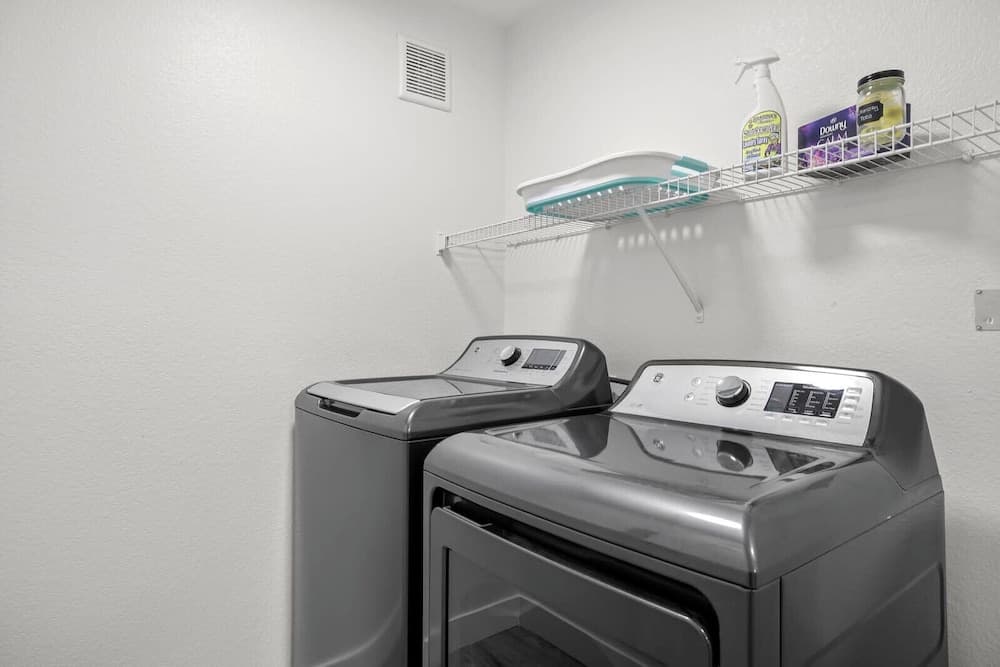Cozy Suites Glendale interior in Glendale, AZ — gallery photo 2