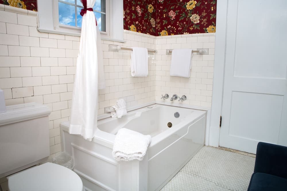 Burke Manor Inn & Pavilion gallery photo in Gibsonville, NC — image 26