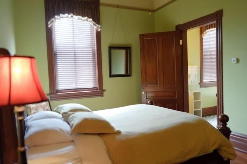 The Fitzpatrick Hotel interior in Washington, GA — gallery photo 2