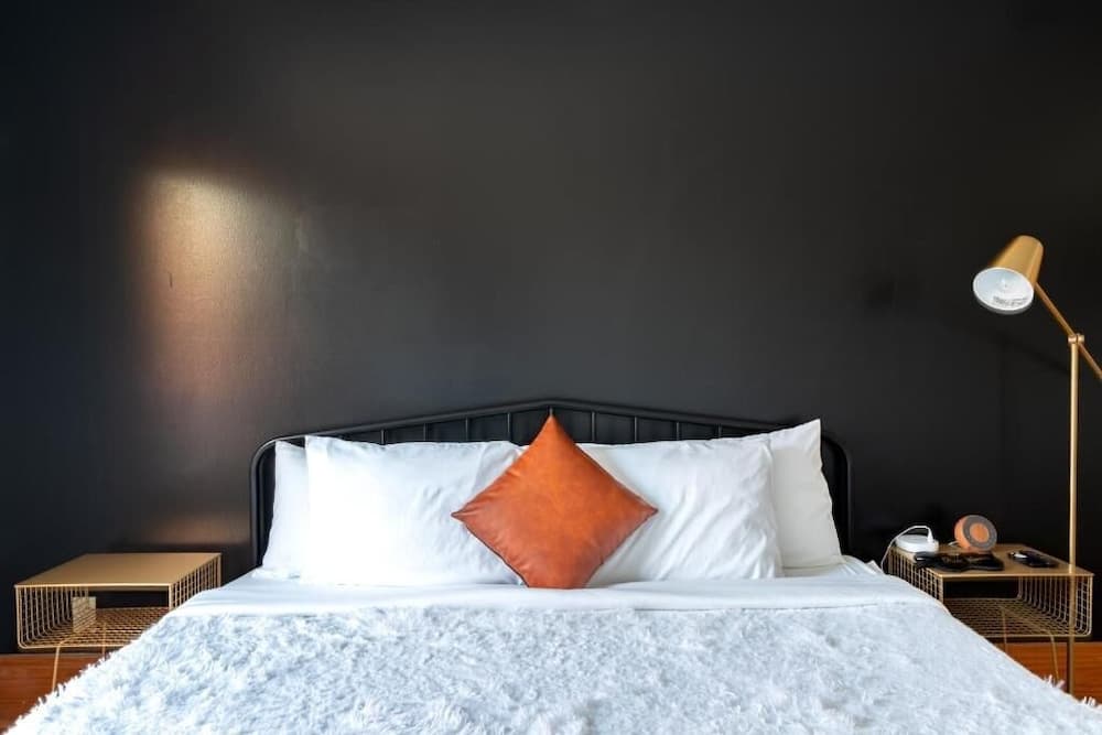 Jungle House Luxury Lofts – Short North High Street property views in Columbus, OH — gallery photo 3