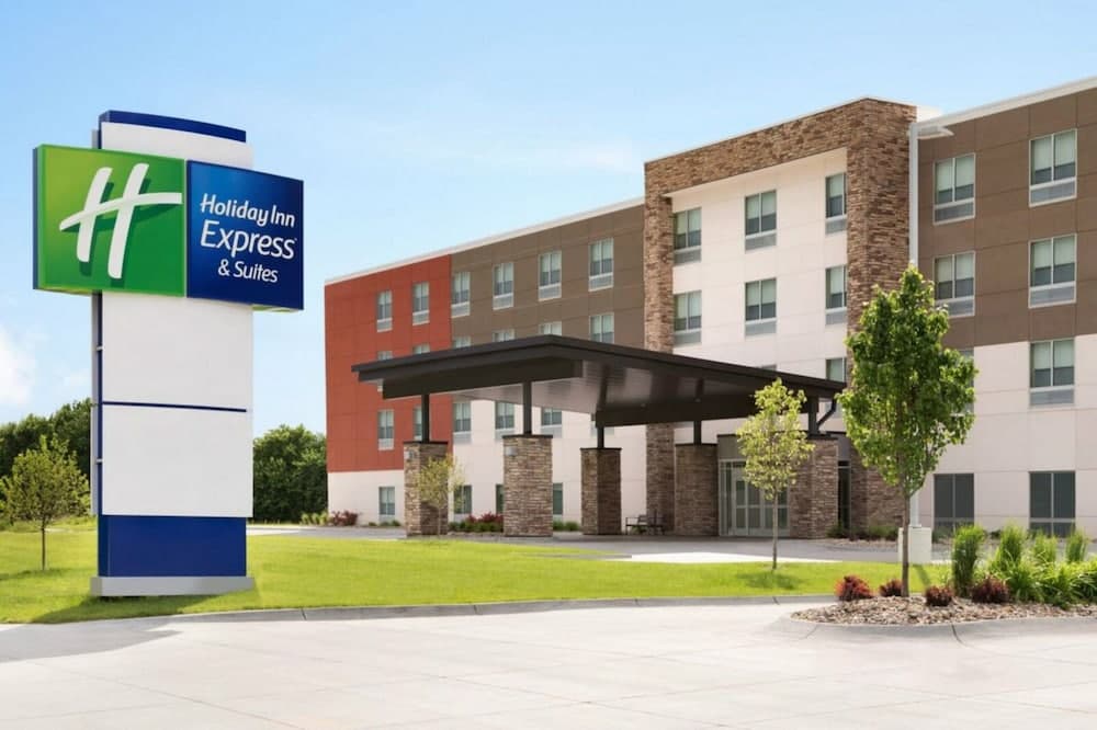 Holiday Inn Express & Suites Detroit Dearborn by IHG gallery photo in Dearborn, MI — image 51