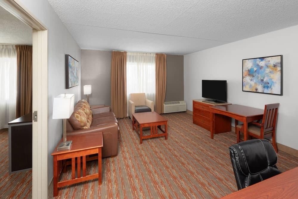 Endeavor Inn & Suites, Trademark Collection by Wyndham gallery photo in Topeka, KS — image 36
