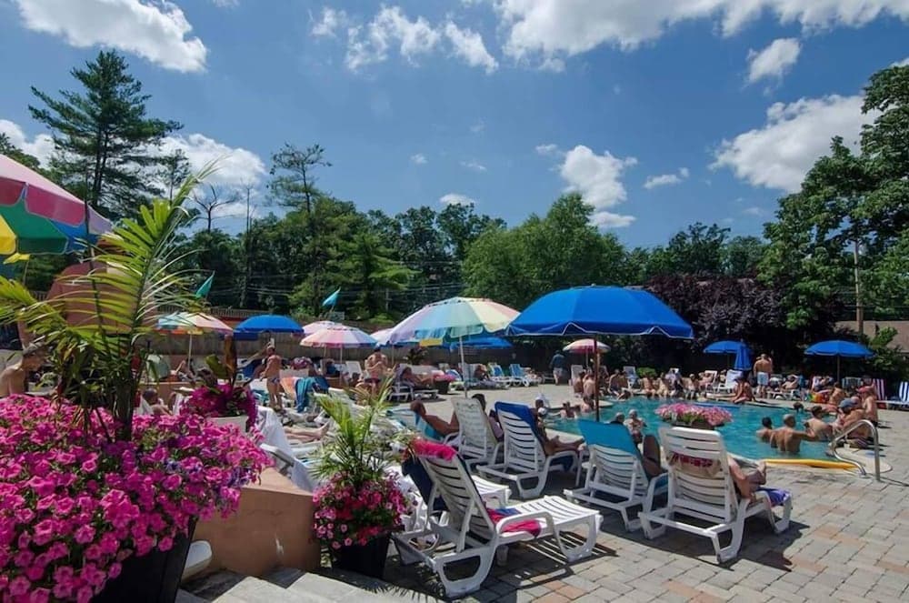 The Raven Resort interior in New Hope, PA — gallery photo 2