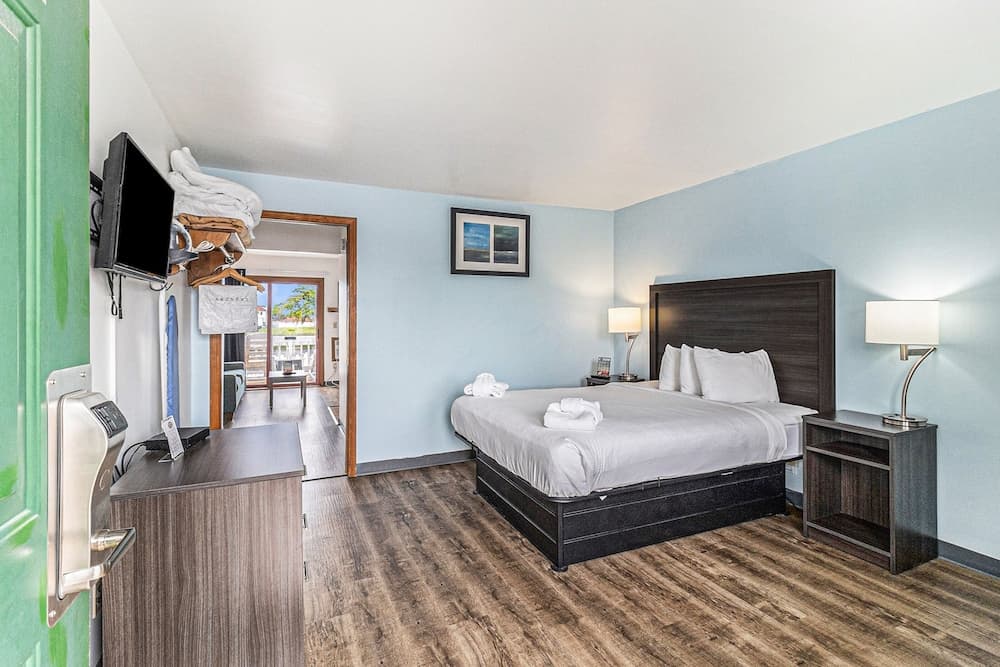 Snyder's Shoreline Inn gallery photo in Ludington, MI — image 169
