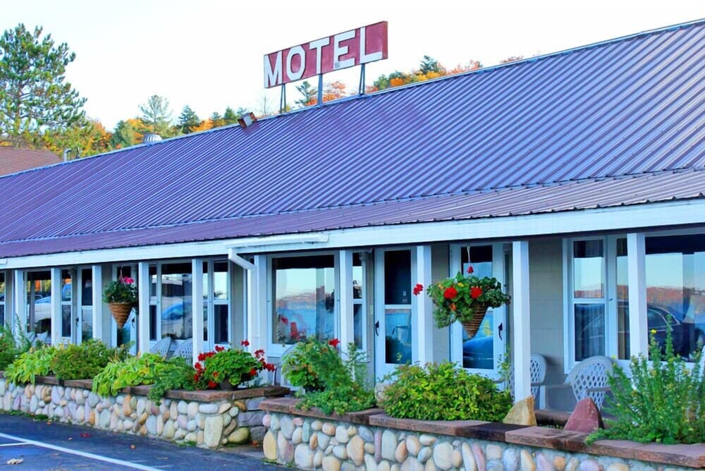 Sunset Motel On The Bay — hotel in Munising, Michigan
