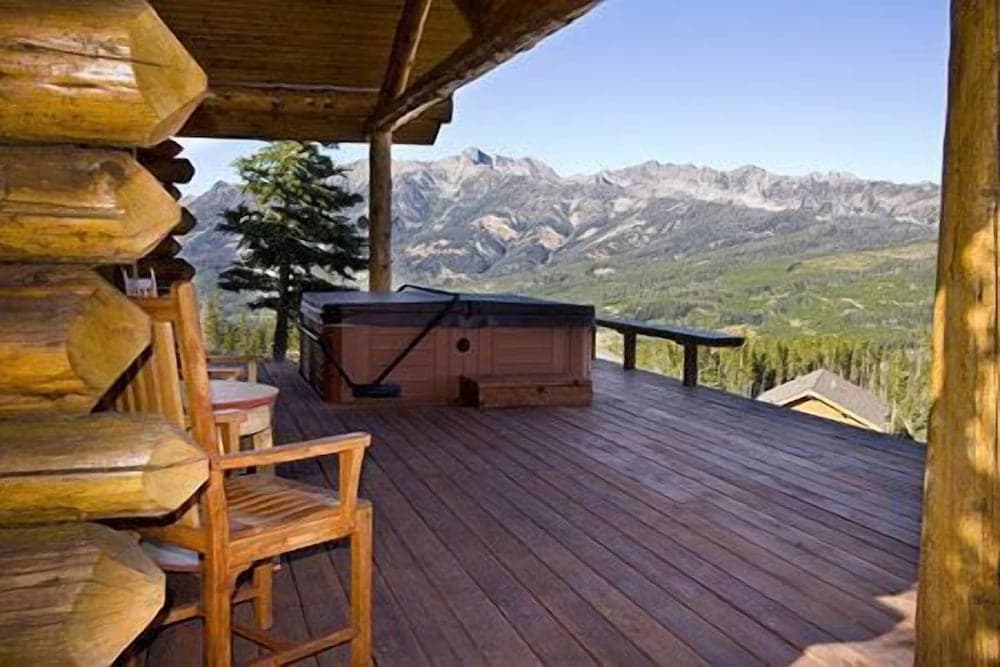 Cowboy Heaven Cabins property views in Big Sky, MT — gallery photo 3