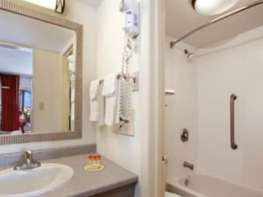 Garden Inn property views in Fredericksburg, VA — gallery photo 3