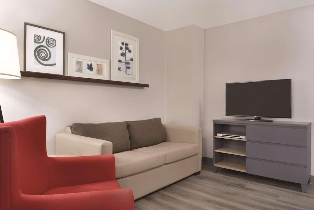 Country Inn & Suites by Radisson, Cedar Falls, IA gallery photo in Cedar Falls, IA — image 56