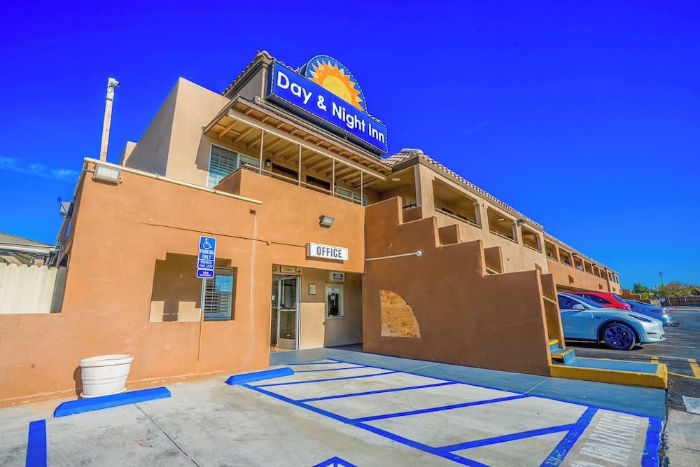 Day&Night Inn gallery photo in Hesperia, CA — image 36