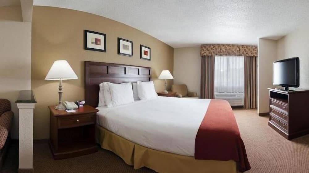 Holiday Inn Express Hotel & Suites by IHG property views in El Dorado, AR — gallery photo 3