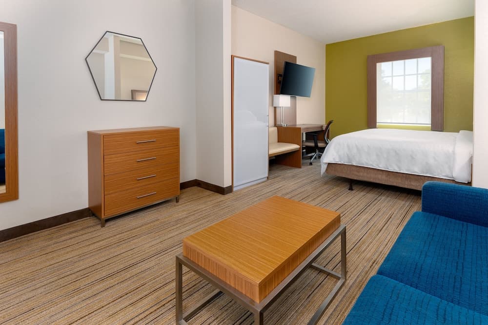 Holiday Inn Express & Suites Naples North - Bonita Springs by IHG gallery photo in Bonita Springs, FL — image 12