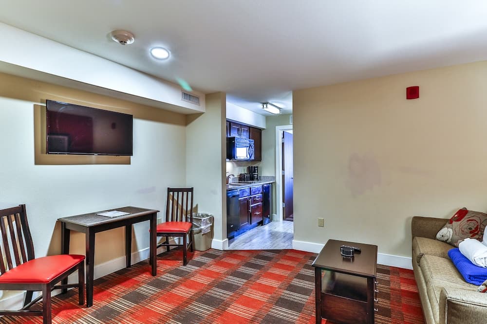 Polynesian Hotel & Suites Wisconsin Dells/Lake Delton interior in Wisconsin Dells, WI — gallery photo 2
