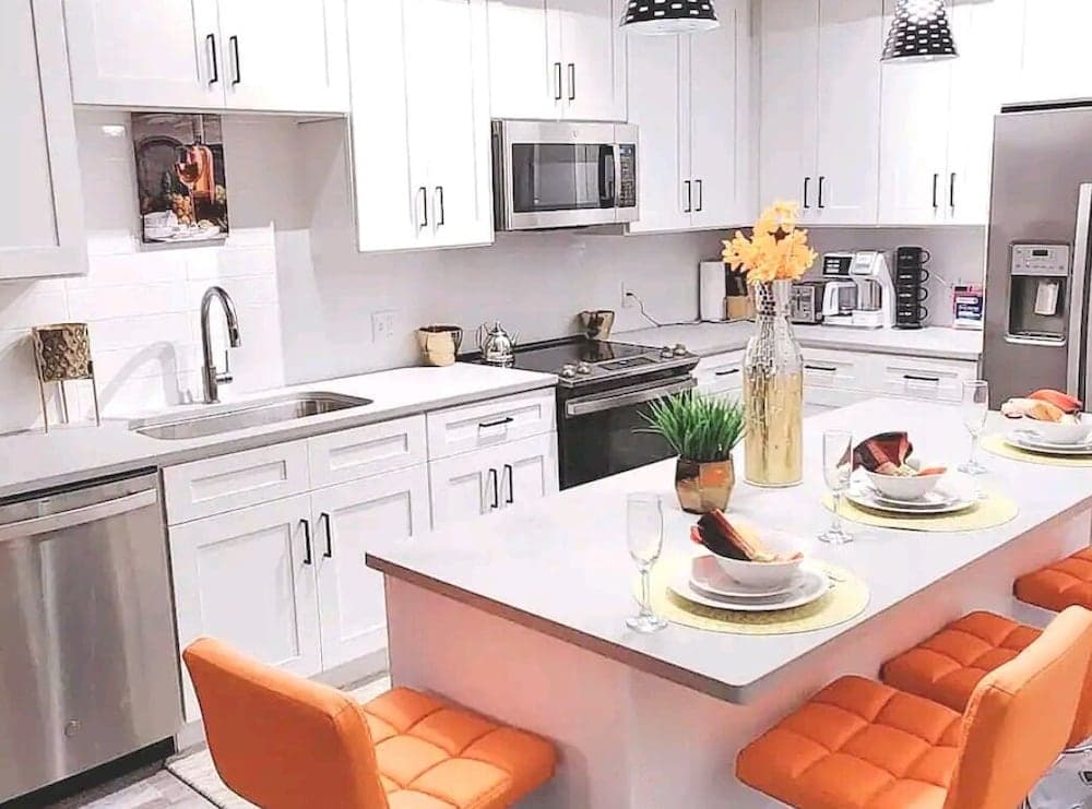 Lux and Cozy 2beds 2 Baths up to 8 guest interior in West Palm Beach, FL — gallery photo 2