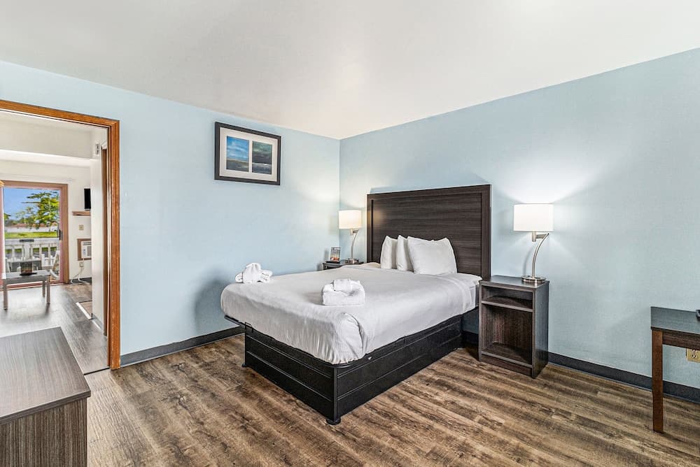 Snyder's Shoreline Inn gallery photo in Ludington, MI — image 158