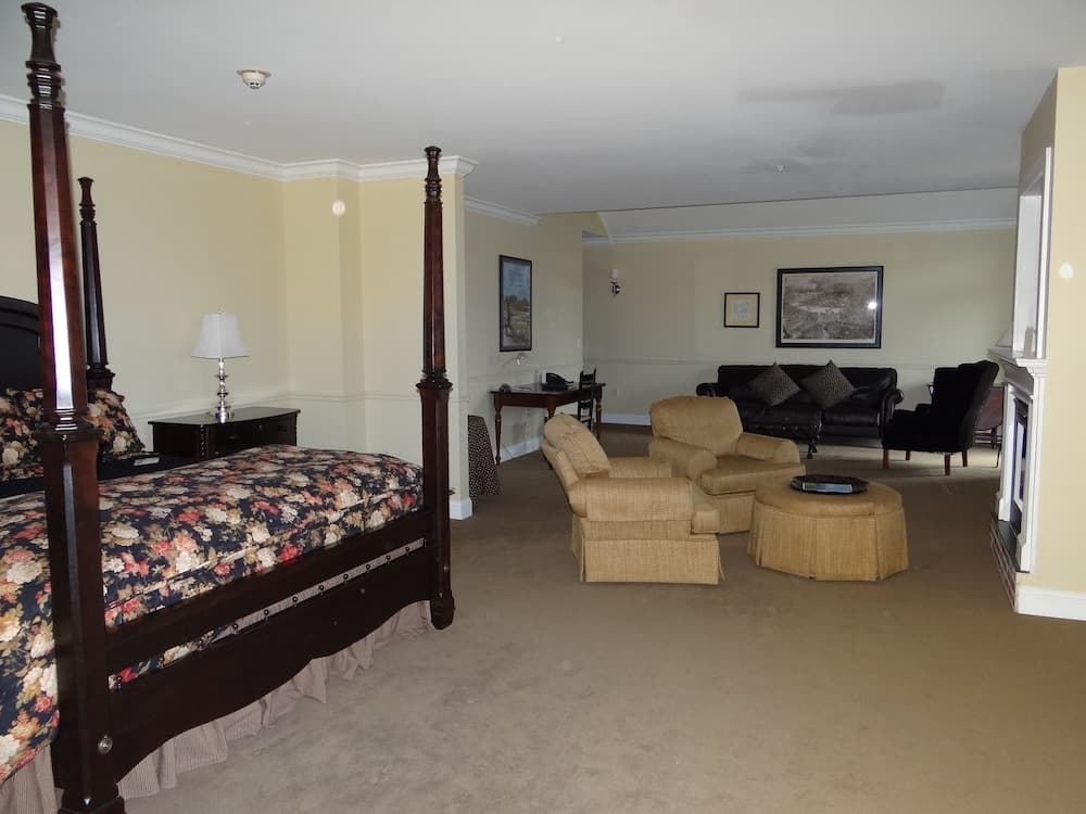 Lake Opechee Inn and Spa gallery photo in Laconia, NH — image 12