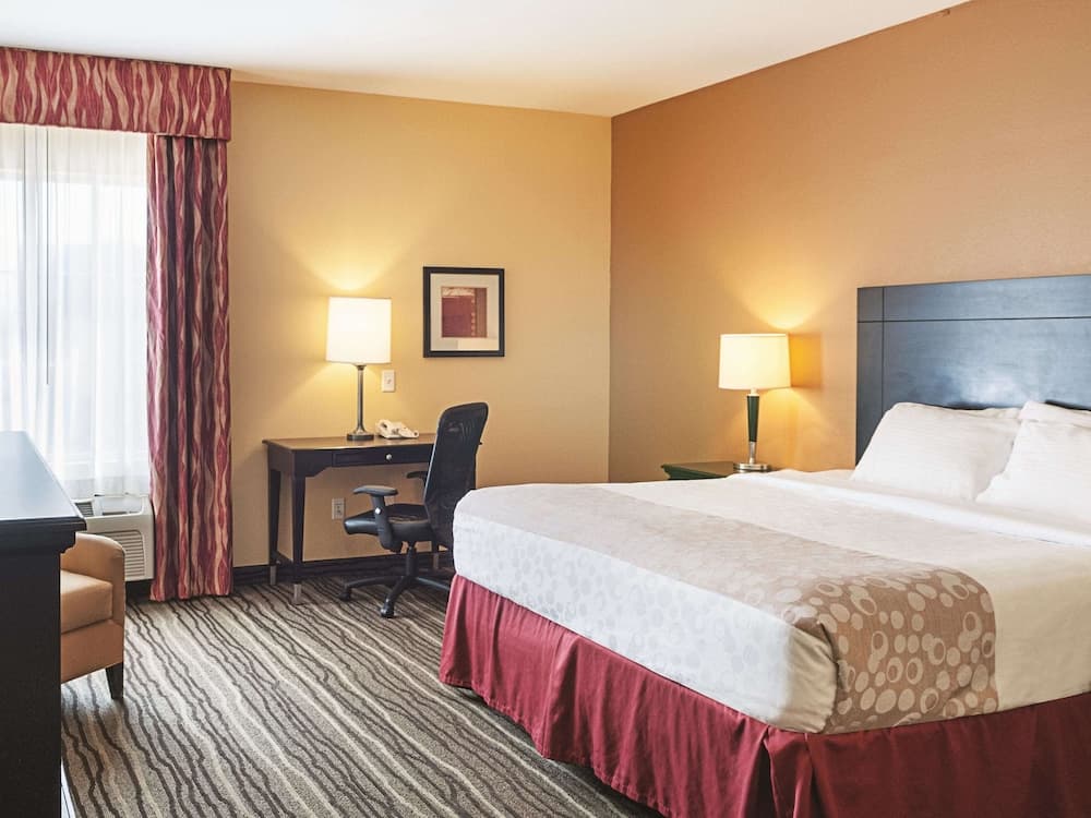 La Quinta Inn & Suites by Wyndham Slidell - North Shore Area gallery photo in Slidell, LA — image 34