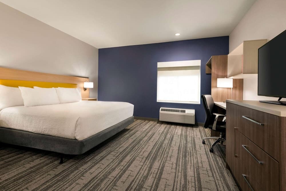Days Inn & Suites by Wyndham Beaumont West / I-10 & Walden gallery photo in Beaumont, TX — image 51
