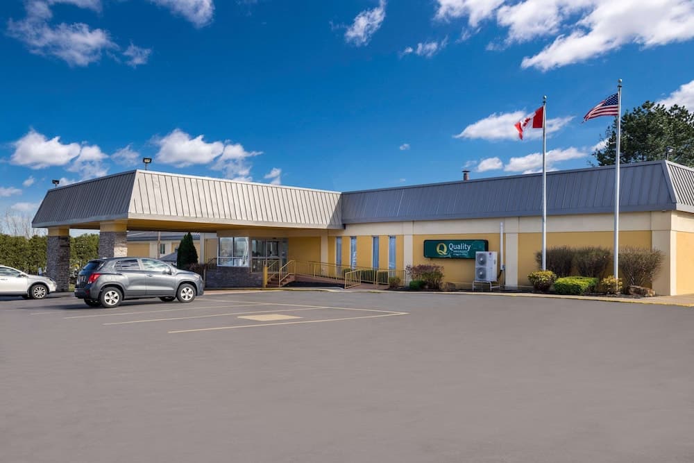Suburban Studios Syracuse Fairgrounds gallery photo in Syracuse, NY — image 30
