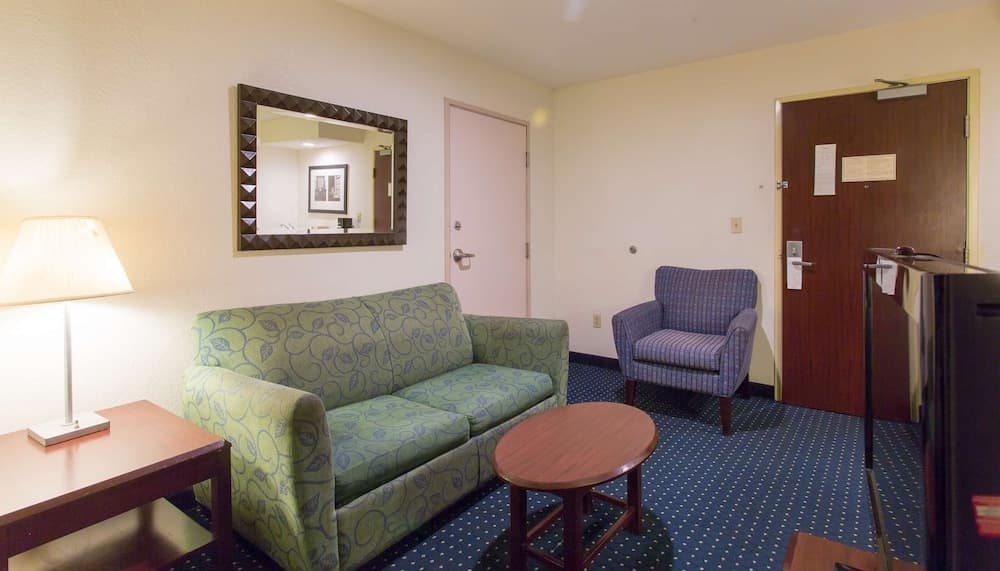 Studios and Suites 4 Less Gum Road gallery photo in Chesapeake, VA — image 5