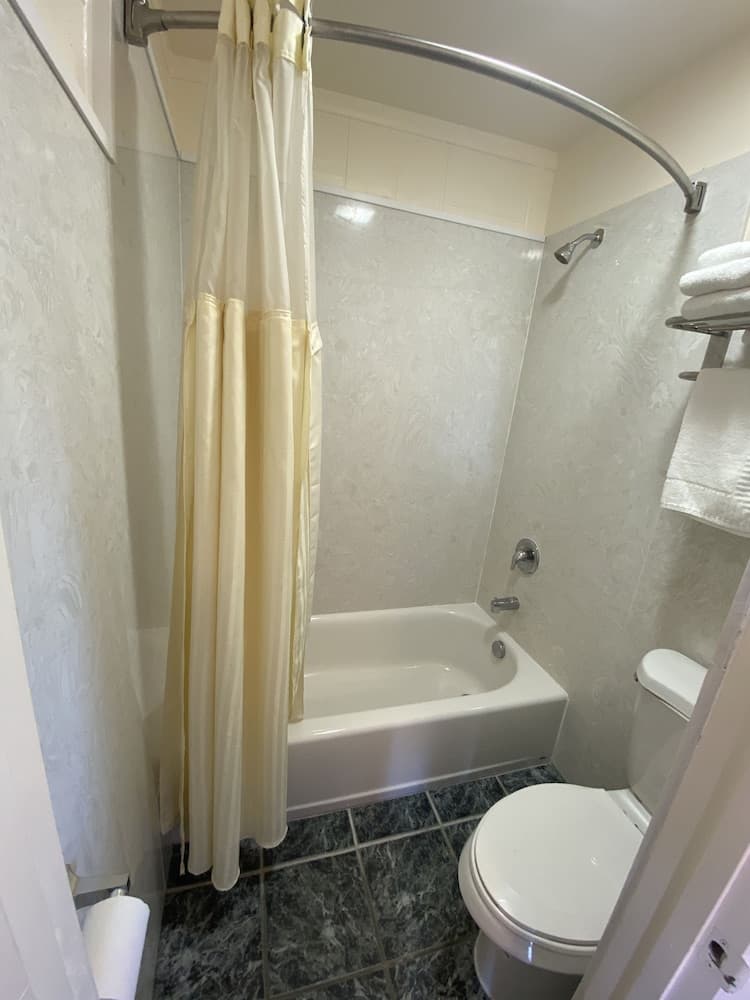 Budget Inn Motel property views in Woodburn, OR — gallery photo 3