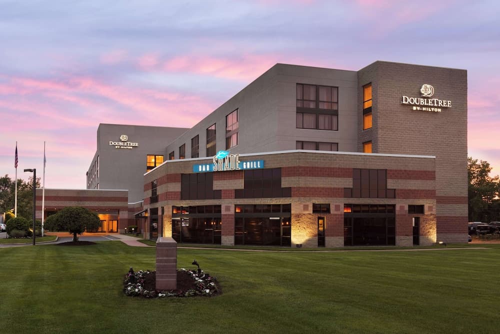 DoubleTree by Hilton Hartford - Bradley Airport featured exterior or lobby in Windsor Locks — similar hotel