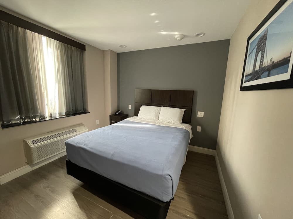 Park Bliss Hotel Bronx property views in Bronx, NY — gallery photo 3