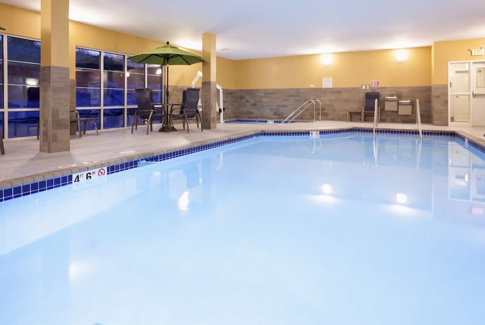 GrandStay Hotel & Suites Kaukauna property views in Kaukauna, WI — gallery photo 3