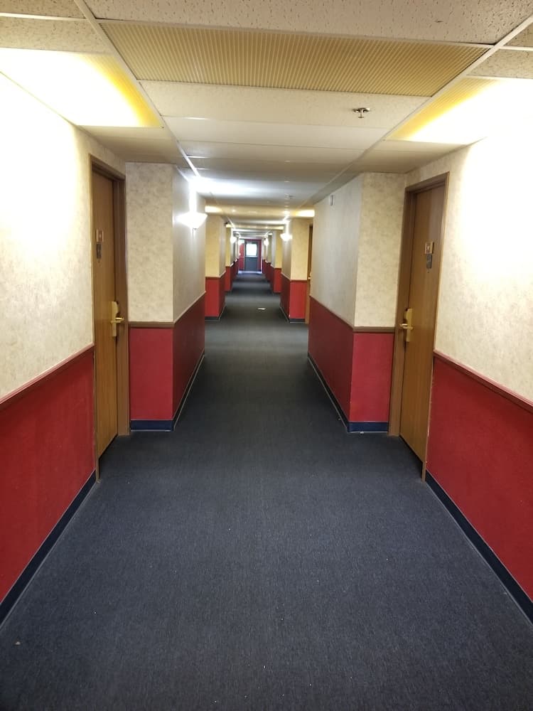 Fort Wayne Inn interior in Fort Wayne, IN — gallery photo 2