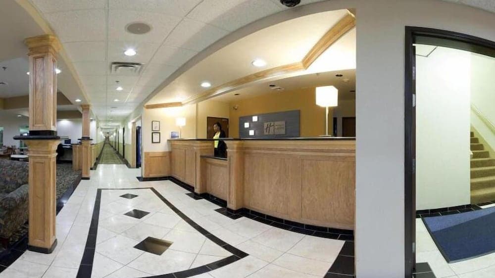 Holiday Inn Express Hotel & Suites by IHG interior in El Dorado, AR — gallery photo 2