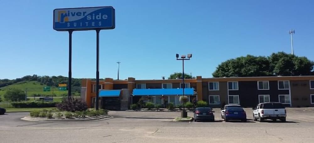 Riverside Suites featured exterior or lobby in Mankato, MN — similar hotel