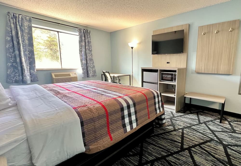 Hotel Butler Inn PA interior in Butler, PA — gallery photo 2