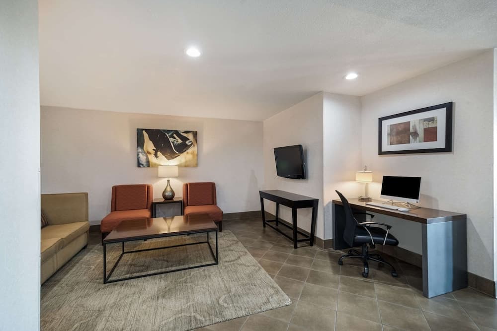 Quality Inn & Suites Garland - East Dallas gallery photo in Garland, TX — image 9