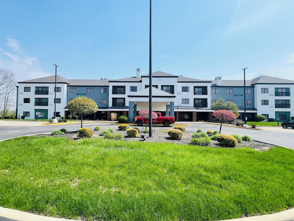Country Inn & Suites by Radisson, Columbus-Edinburgh featured exterior or lobby in Columbus, IN — similar hotel