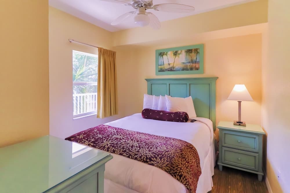 Sunset Vistas Two Bedroom Beachfront Suites interior in Treasure Island, FL — gallery photo 2